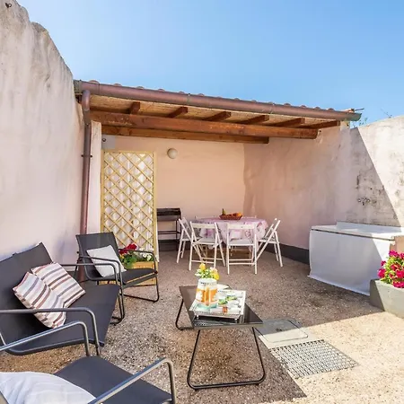3 Bedroom Beautiful In בית נופש *